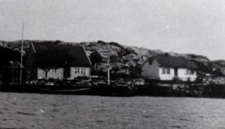 1905ca - Tollerhuset og Køstehuset - Sett fra vest - Kilde- Knut Sømme